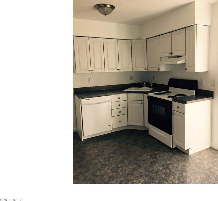 2nd image of 104 Peppertree Ln Unit 104