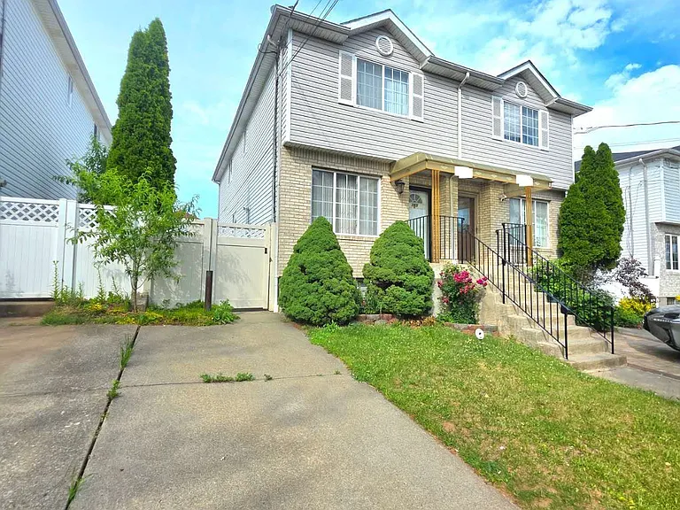 Osgood Ave — Photo 2