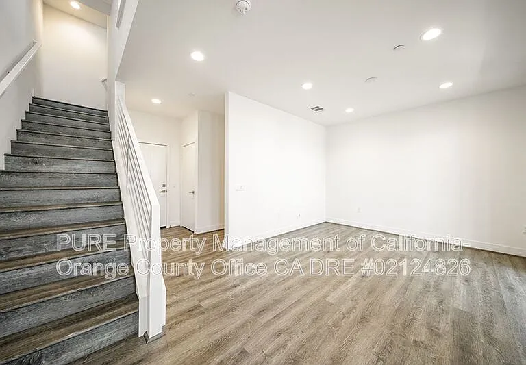 661 W 17th St — Photo 13
