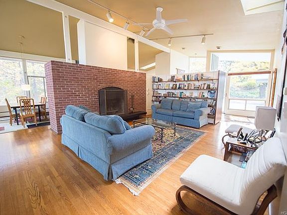 3rd image of 696 Fieldstone Ct