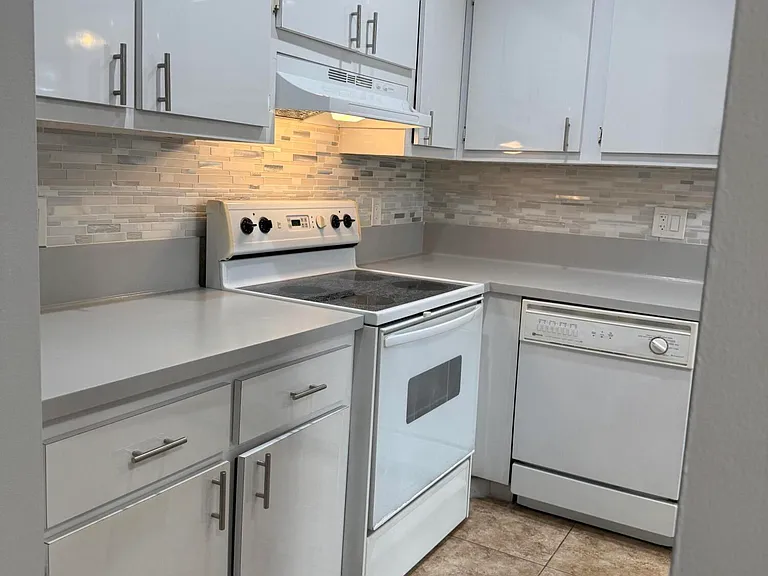 1100 Boxwood Dr #101 — Photo 3