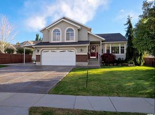 272 E Eaglebrook Dr, Sandy, UT 84070