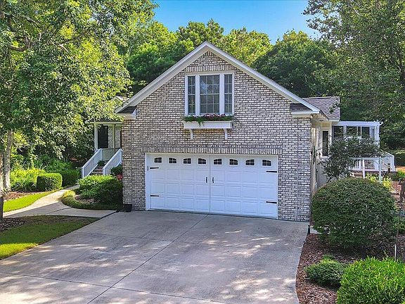 5th image of 301 Wisteria Way