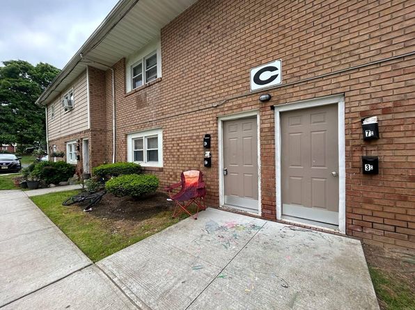 16 Lake St #2C, Monroe Township, NJ