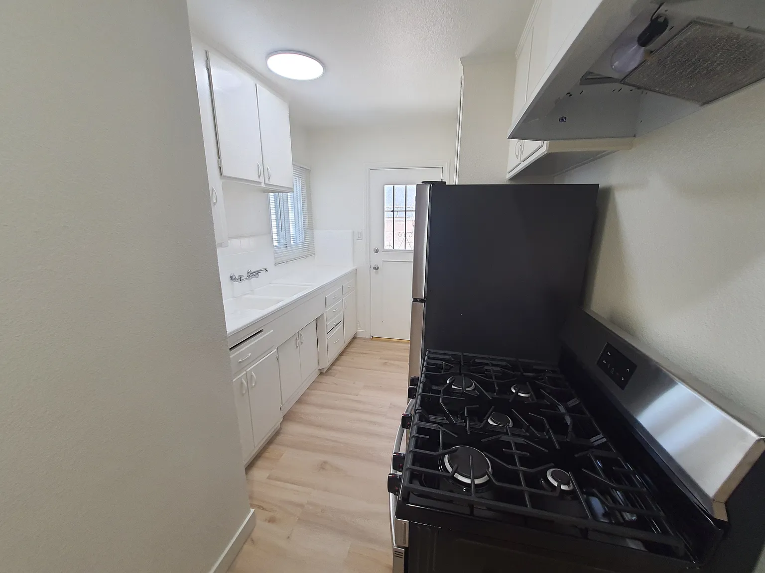1 bed, 625 sqft, $1,900 — Photo 4