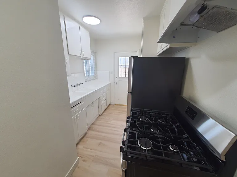 713 S Flower St #1 — Photo 4
