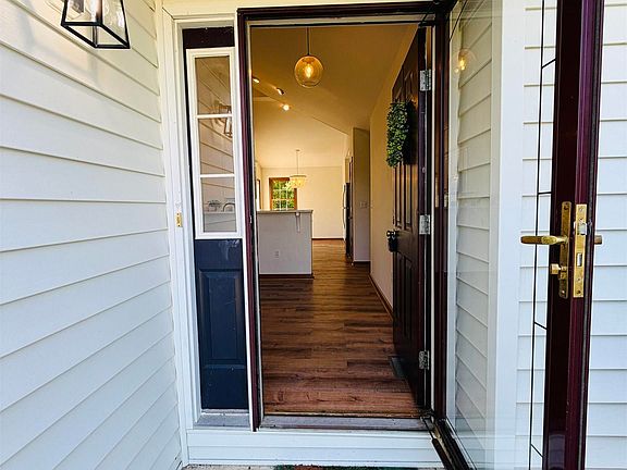 5th image of 95 Sugarcamp Ln