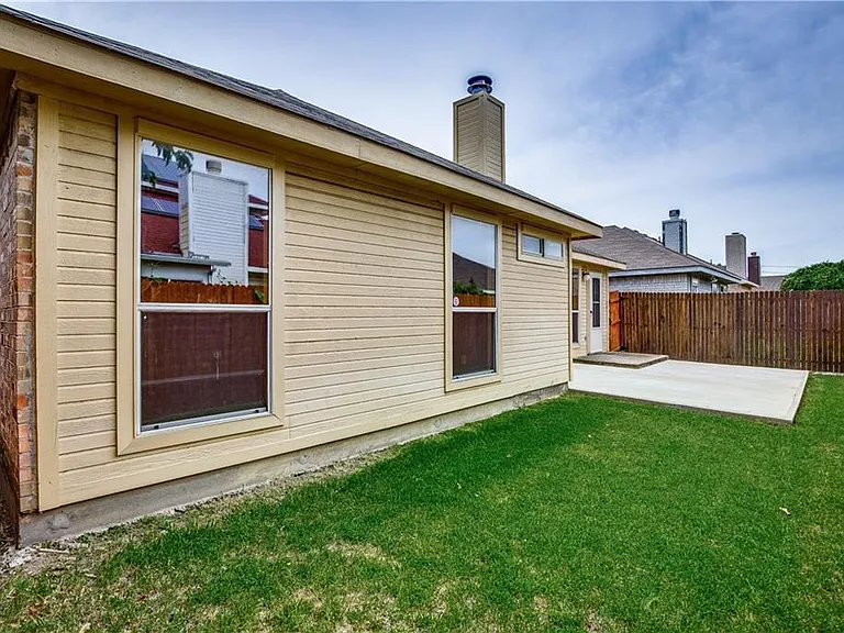 3427 Bellville Dr — Photo 16