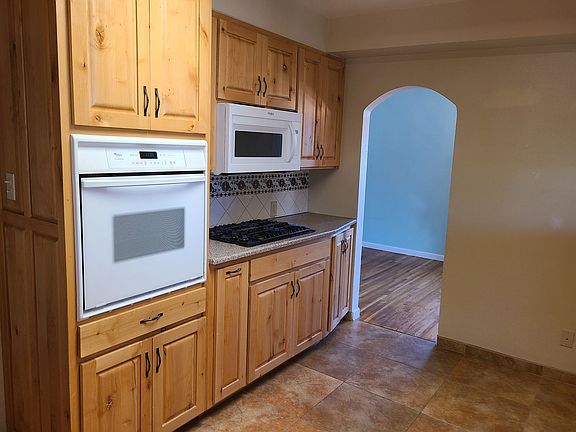 4th image of 1037 Indiana St SE