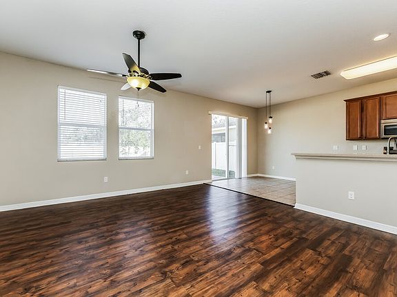 5th image of 901 Fern Leaf Dr