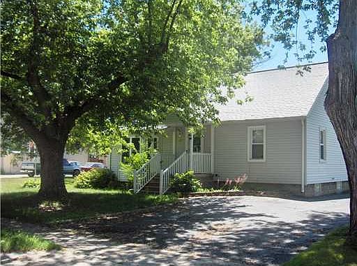 1st image of 876 Maplewood Ave