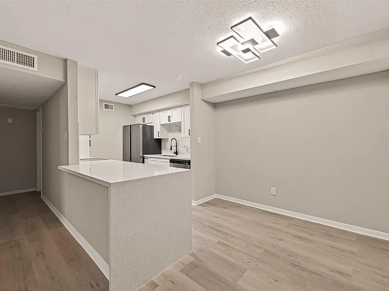 1860 White Oak Dr #311 — Photo 8
