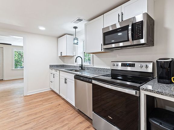5th image of 367 Dakota St