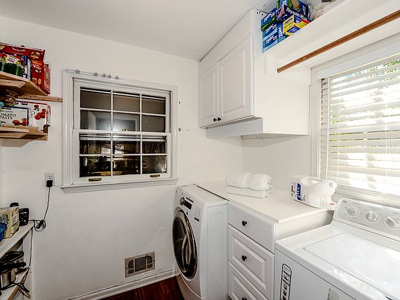 2nd image of 1732 Beverly Woods Ct
