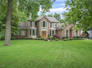 553 Parkside Dr, Avon Lake, OH 44012