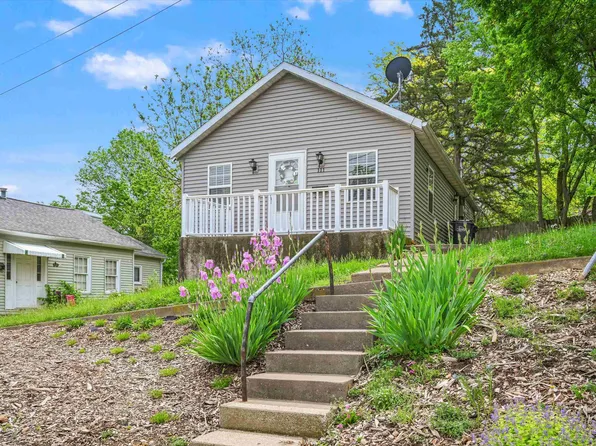 111 N Dodge St, Galena, IL 61036