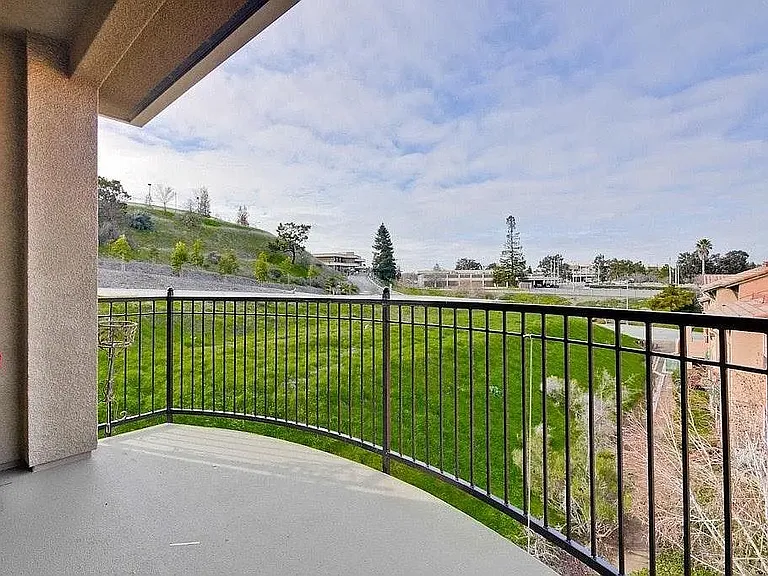 699 Alexandra Ct — Photo 13