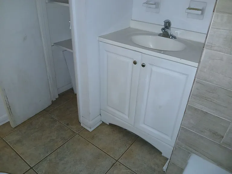 1360 Carlton Ct — Photo 7
