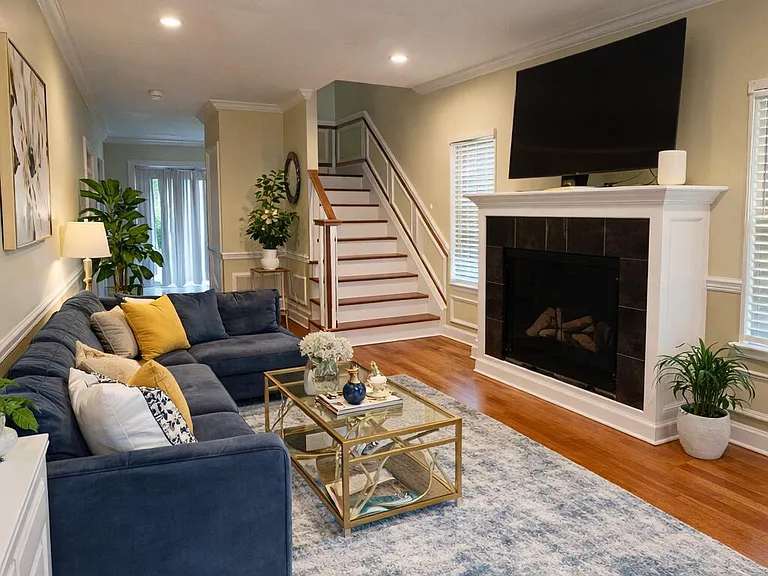 57 Ray St — Photo 2