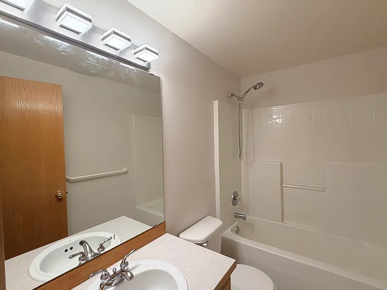 2nd bathroom on the upper level