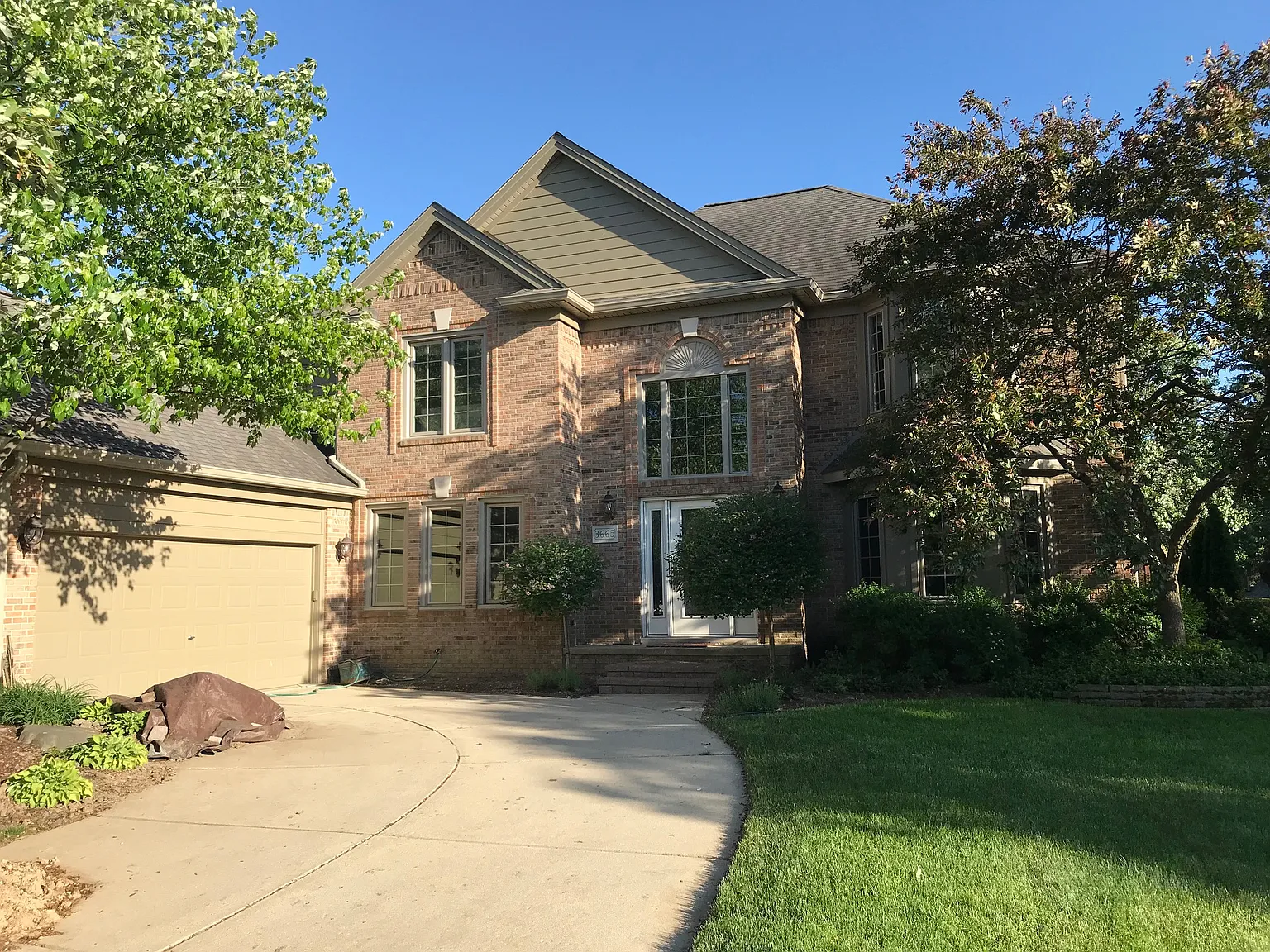 3665 Hollenshade Dr photo 1