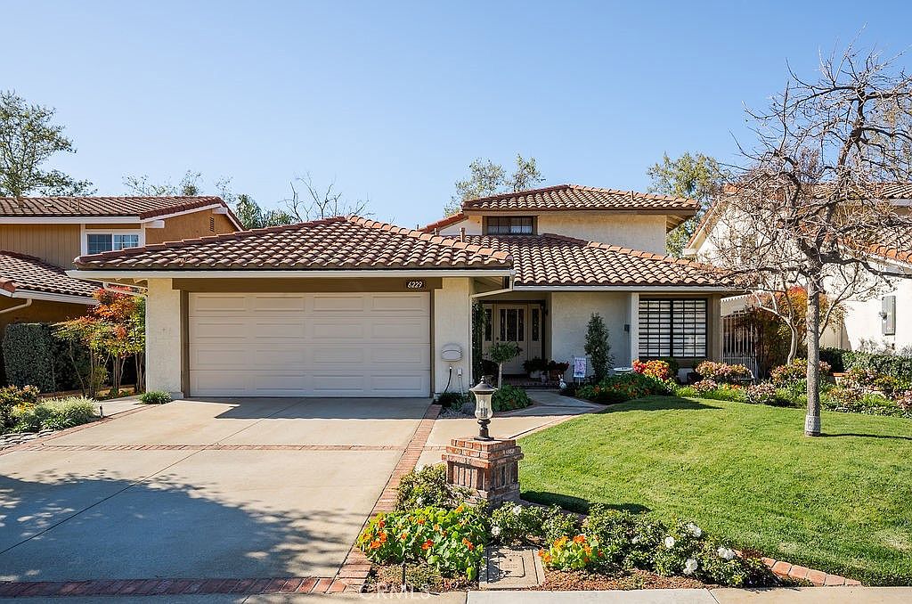 6229 Birdie Dr