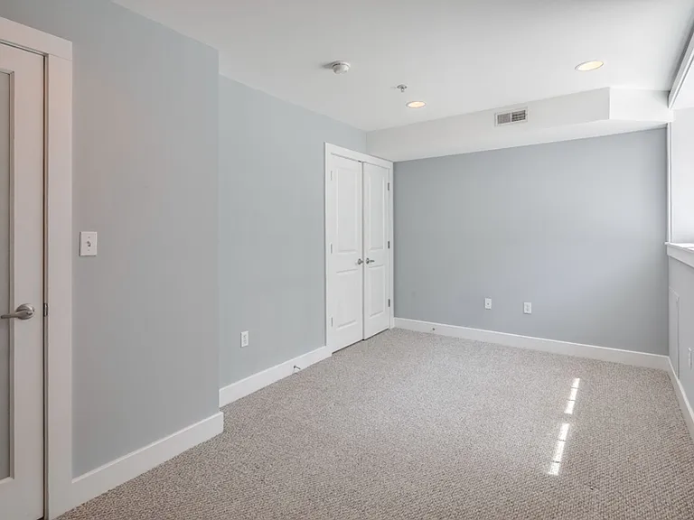 2631 Catharine Street — Photo 7