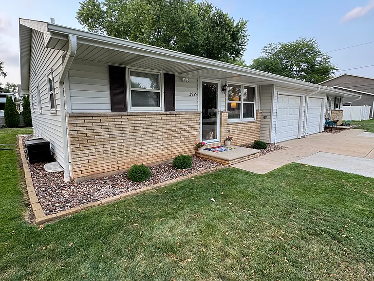 2955 Jauquet Dr — Photo 3