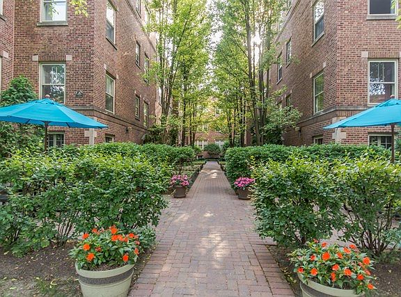 3rd image of 223 N Oak Park Ave APT 3E