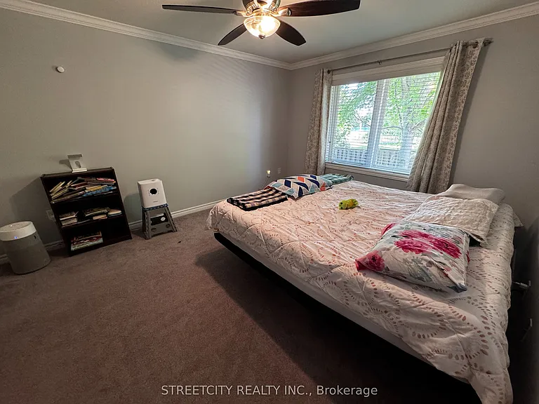 464 Commissioners Rd W #24 — Photo 9