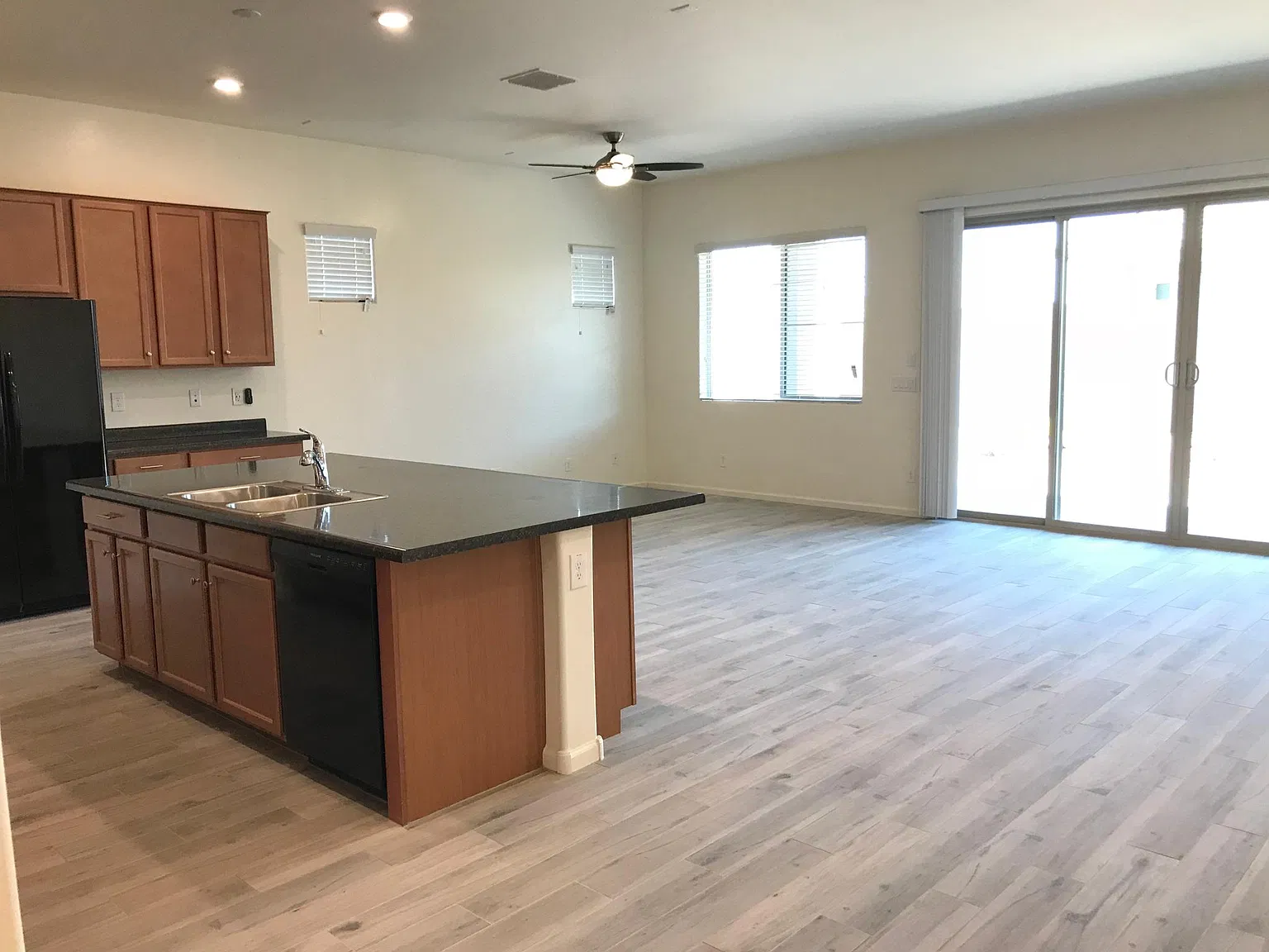 4 bed, 2.5 bath, 2257 sqft, $2,600 — Photo 4