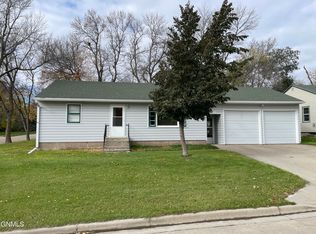 305 9th Ave NW, Valley City, ND 58072