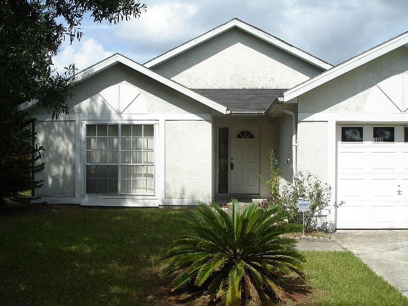 1st image of 104 Crossbryn Ct