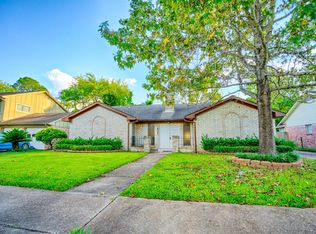 9727 S Kensington Dr, Houston, TX 77031