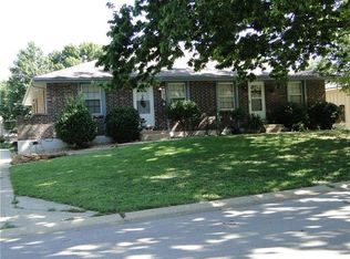 1805 SW Skyline Dr, Blue Springs, MO 64015