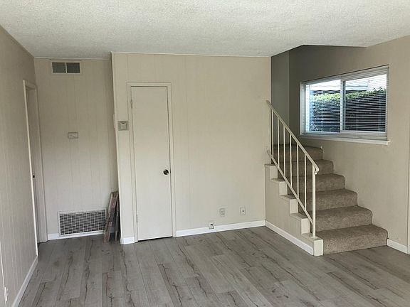 3rd image of 4584 Hamilton Ave