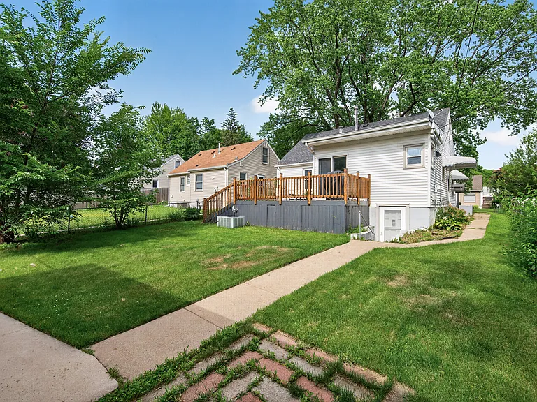2742 Jersey Ave S — Photo 20