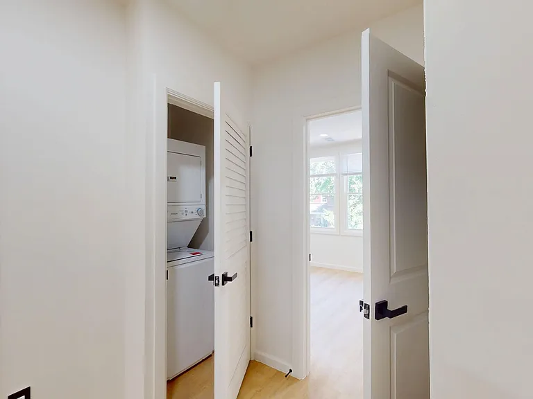 1318 Holbrook Street NE — Photo 26