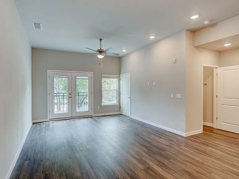 Metro 39 Apartments — Photo 46