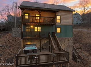 1329 N Baden Dr, Gatlinburg, TN 37738