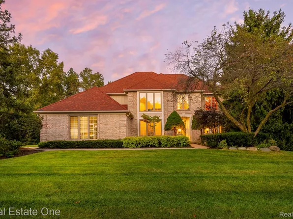 4088 Parkstone Ct, Troy, MI 48098