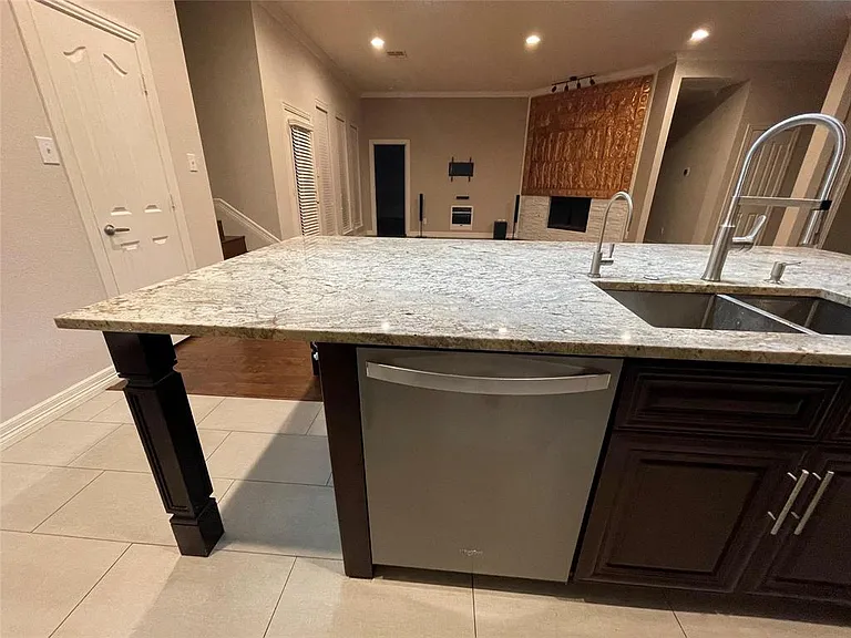 401 Sagebrush Trl — Photo 7