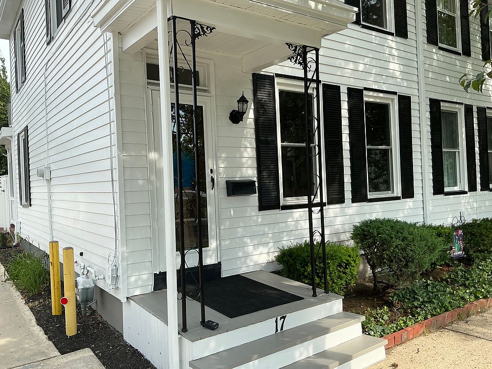 1st image of 17 Walnut St
