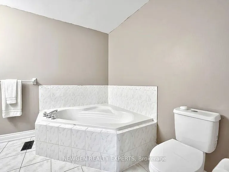 68 Root Cres E #UPPER — Photo 24