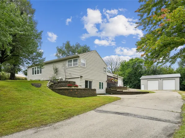 941 44th St SE, Cedar Rapids, IA 52403