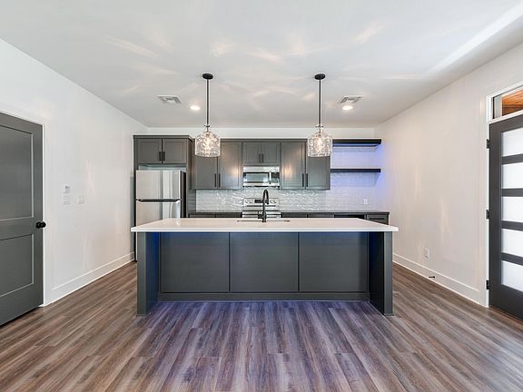 4th image of 1209 Foster Ave