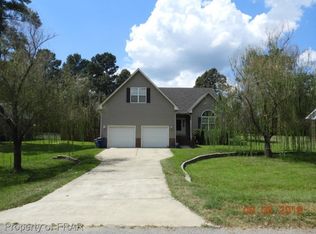 410 Greentree Dr, Raeford, NC 28376