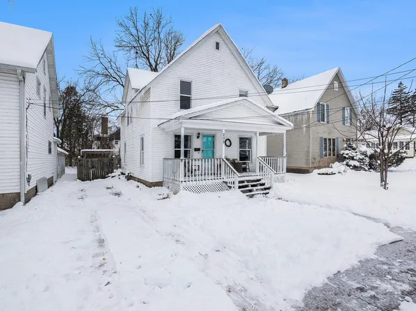 208 W Sheridan St, Fremont, MI 49412