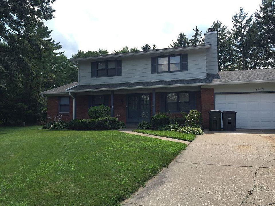 4 bedroom home located in a quiet cul-de-sac in Bettendorf, Pleasant Valley Schools