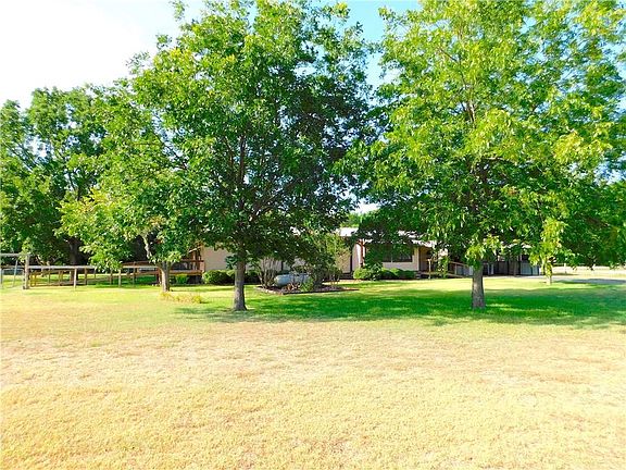 3rd image of 396 Twin Creek Dr